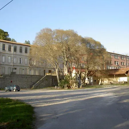 Prime Combe Hostel *